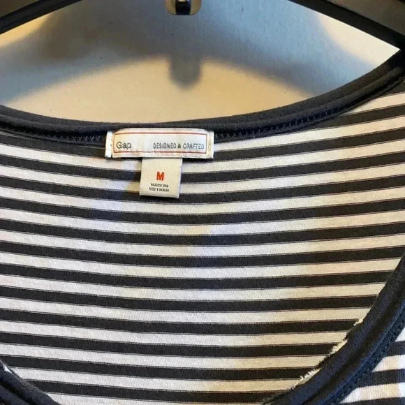 Gap tank top - Picture 2 of 3